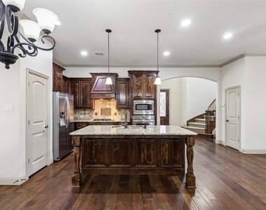 4944 Dominion Boulevard - Photo Thumbnail 4
