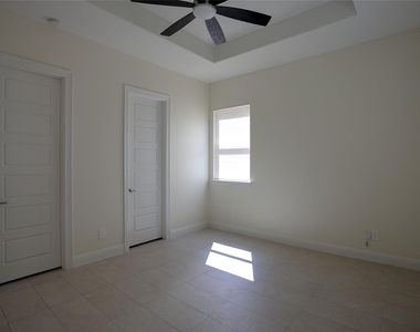 917 E Tucker Street - Photo Thumbnail 17
