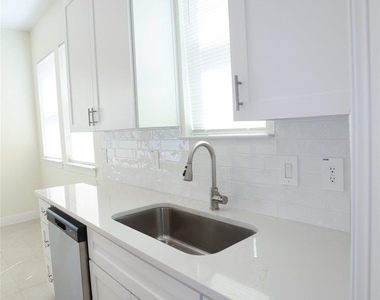 917 E Tucker Street - Photo Thumbnail 4