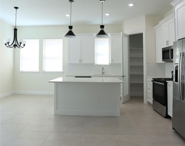 917 E Tucker Street - Photo Thumbnail 1