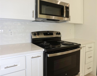 917 E Tucker Street - Photo Thumbnail 5