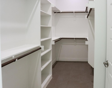 917 E Tucker Street - Photo Thumbnail 14