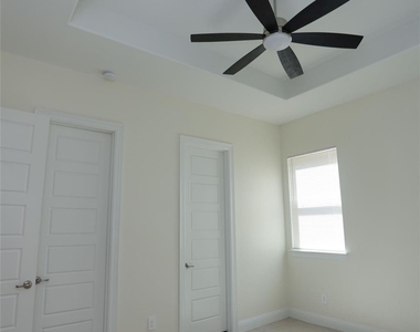 917 E Tucker Street - Photo Thumbnail 11