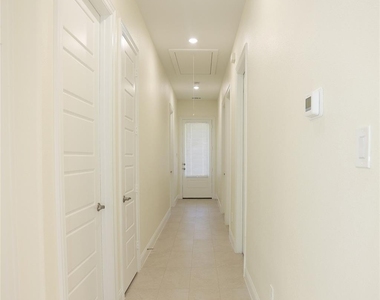 917 E Tucker Street - Photo Thumbnail 7