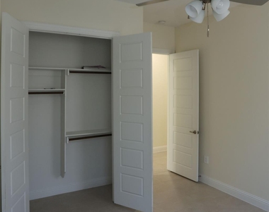 917 E Tucker Street - Photo Thumbnail 15