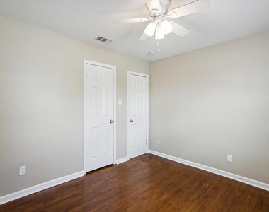805 Ronald Street - Photo Thumbnail 8