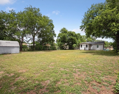 805 Ronald Street - Photo Thumbnail 11