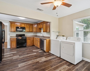 805 Ronald Street - Photo Thumbnail 4