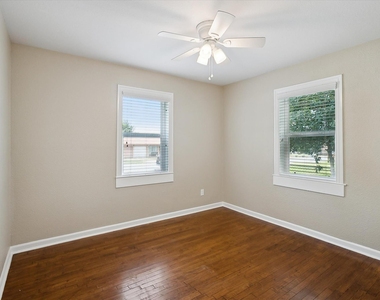 805 Ronald Street - Photo Thumbnail 7