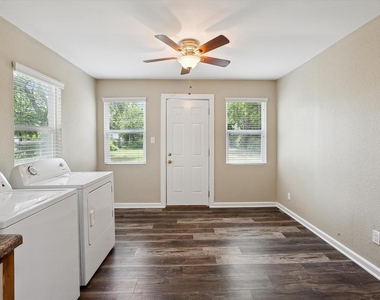 805 Ronald Street - Photo Thumbnail 6