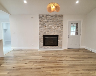 2705 Chadwick Drive - Photo Thumbnail 3