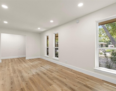 2705 Chadwick Drive - Photo Thumbnail 17