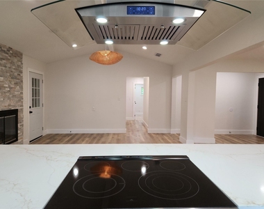 2705 Chadwick Drive - Photo Thumbnail 10