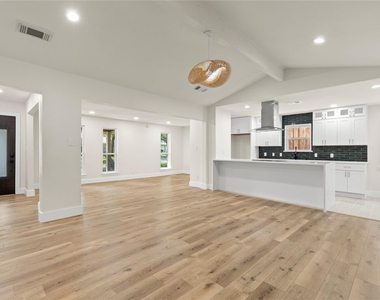 2705 Chadwick Drive - Photo Thumbnail 7