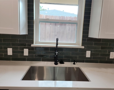 2705 Chadwick Drive - Photo Thumbnail 12