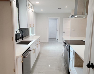 2705 Chadwick Drive - Photo Thumbnail 11