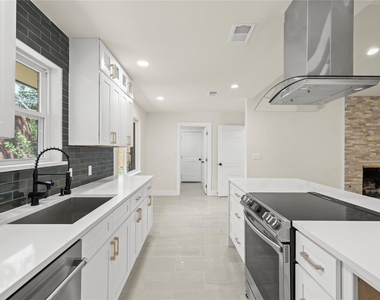 2705 Chadwick Drive - Photo Thumbnail 6