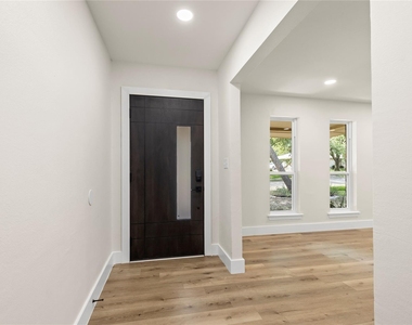 2705 Chadwick Drive - Photo Thumbnail 14