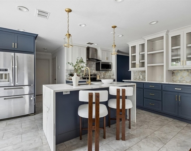 320 Mesa Verde Way - Photo Thumbnail 14