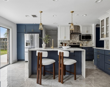 320 Mesa Verde Way - Photo Thumbnail 13