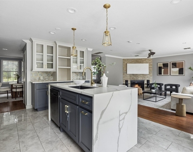 320 Mesa Verde Way - Photo Thumbnail 15