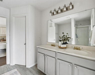 320 Mesa Verde Way - Photo Thumbnail 28