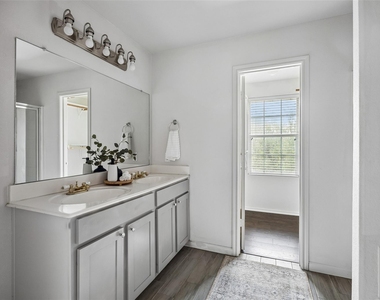 320 Mesa Verde Way - Photo Thumbnail 27