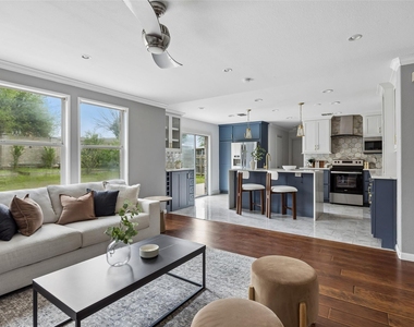 320 Mesa Verde Way - Photo Thumbnail 11