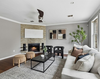 320 Mesa Verde Way - Photo Thumbnail 10