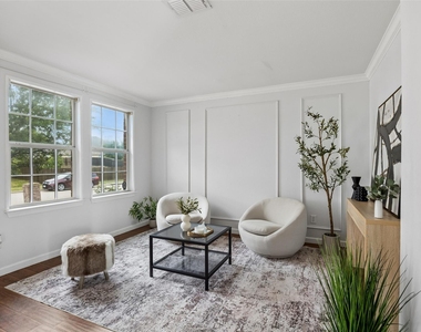 320 Mesa Verde Way - Photo Thumbnail 2