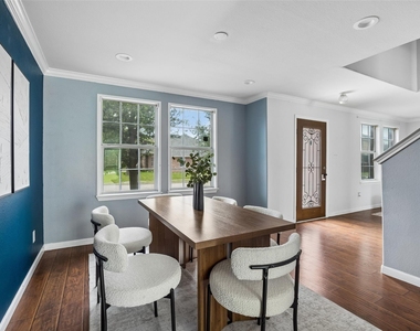 320 Mesa Verde Way - Photo Thumbnail 7