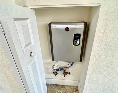 10490 W 33rd Way - Photo Thumbnail 7