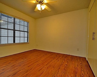 6910 Skillman Street - Photo Thumbnail 3