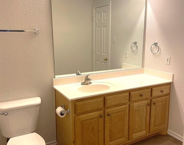 27101 Meadowmore Court - Photo Thumbnail 20
