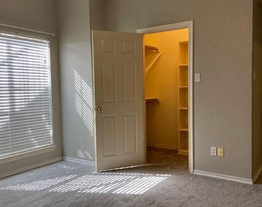 27101 Meadowmore Court - Photo Thumbnail 19