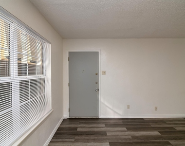 7054 Glenview Drive - Photo Thumbnail 6