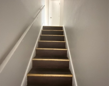 111 Peachtree Court - Photo Thumbnail 7