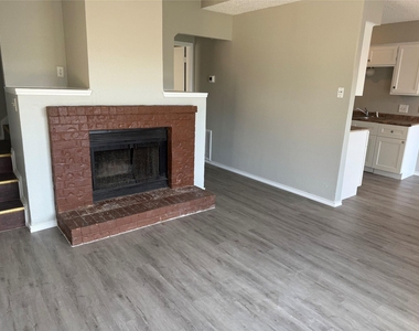 111 Peachtree Court - Photo Thumbnail 1