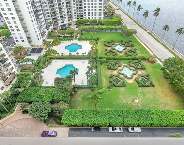 1801 S Flagler Drive - Photo Thumbnail 2