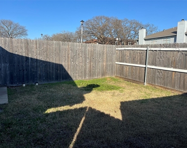 111 Peachtree Court - Photo Thumbnail 9