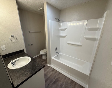 516 Highpoint Drive - Photo Thumbnail 6