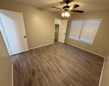 516 Highpoint Drive - Photo Thumbnail 5