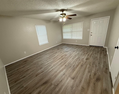 516 Highpoint Drive - Photo Thumbnail 1