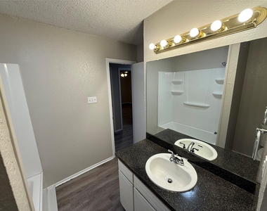 516 Highpoint Drive - Photo Thumbnail 7