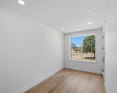 400 Vista Buena Trail - Photo Thumbnail 10