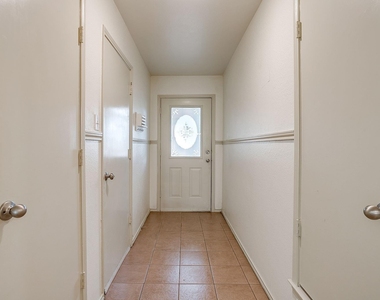 2610 N Casa Blanca Court - Photo Thumbnail 4