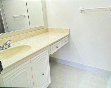 1537 E Hillsboro Boulevard - Photo Thumbnail 12