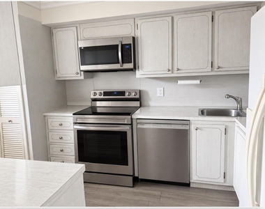 1537 E Hillsboro Boulevard - Photo Thumbnail 1