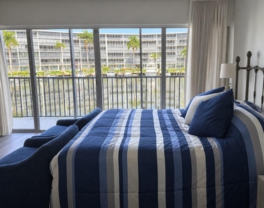 1537 E Hillsboro Boulevard - Photo Thumbnail 8