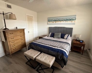1537 E Hillsboro Boulevard - Photo Thumbnail 14